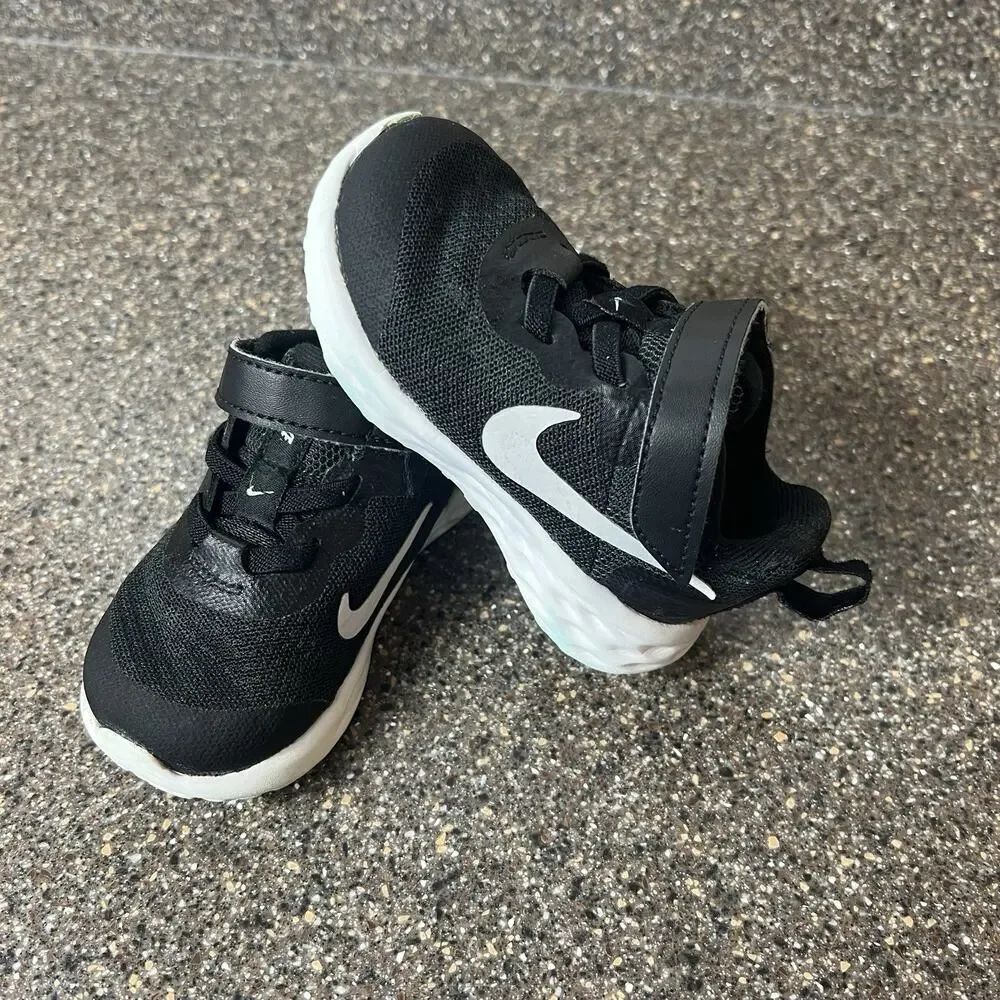 Nike Classic Kids Toddler Size 5 Black/White Fabric Sneaker Shoe Snap On Low Top